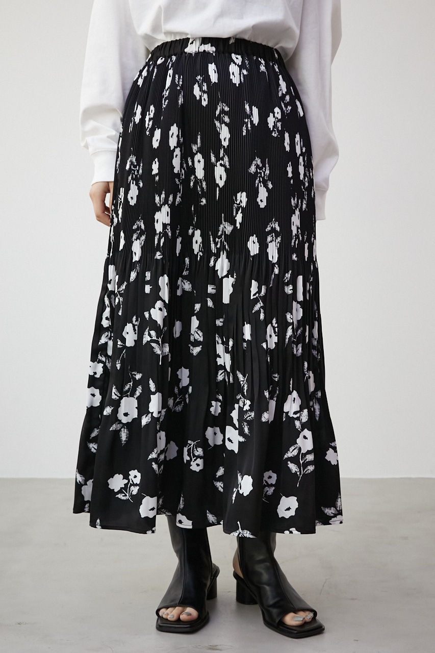 FLOWER PLEATS LONG SKIRT