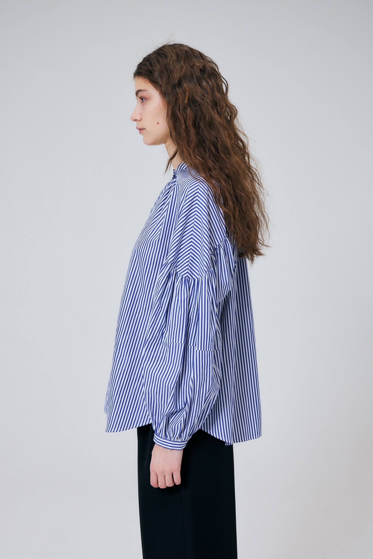 VOLUME ARM BLOUSE