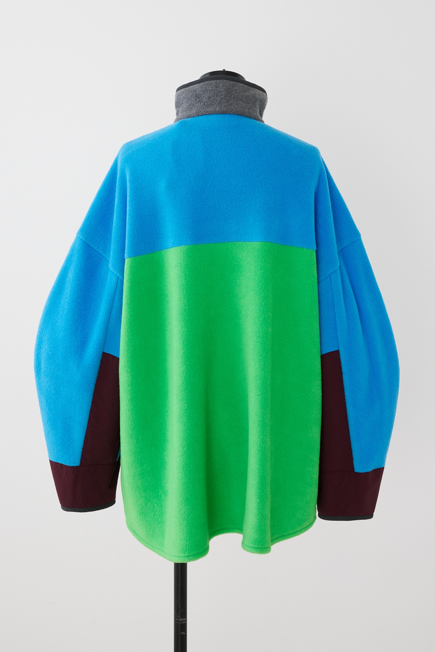 bi-color pullover