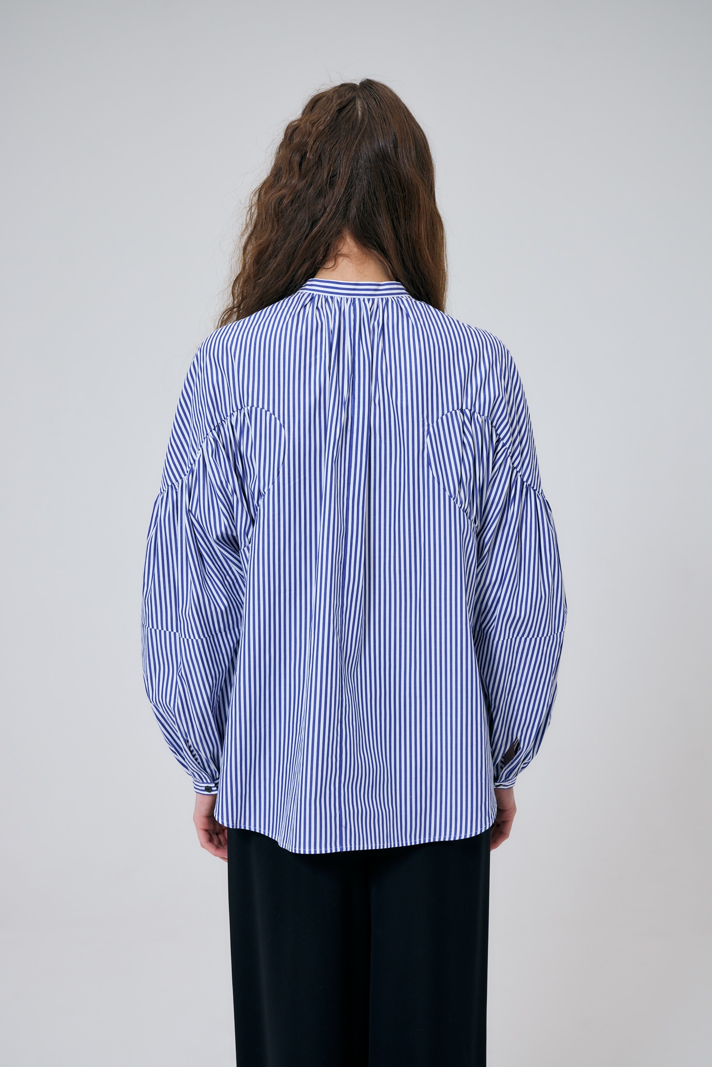 VOLUME ARM BLOUSE