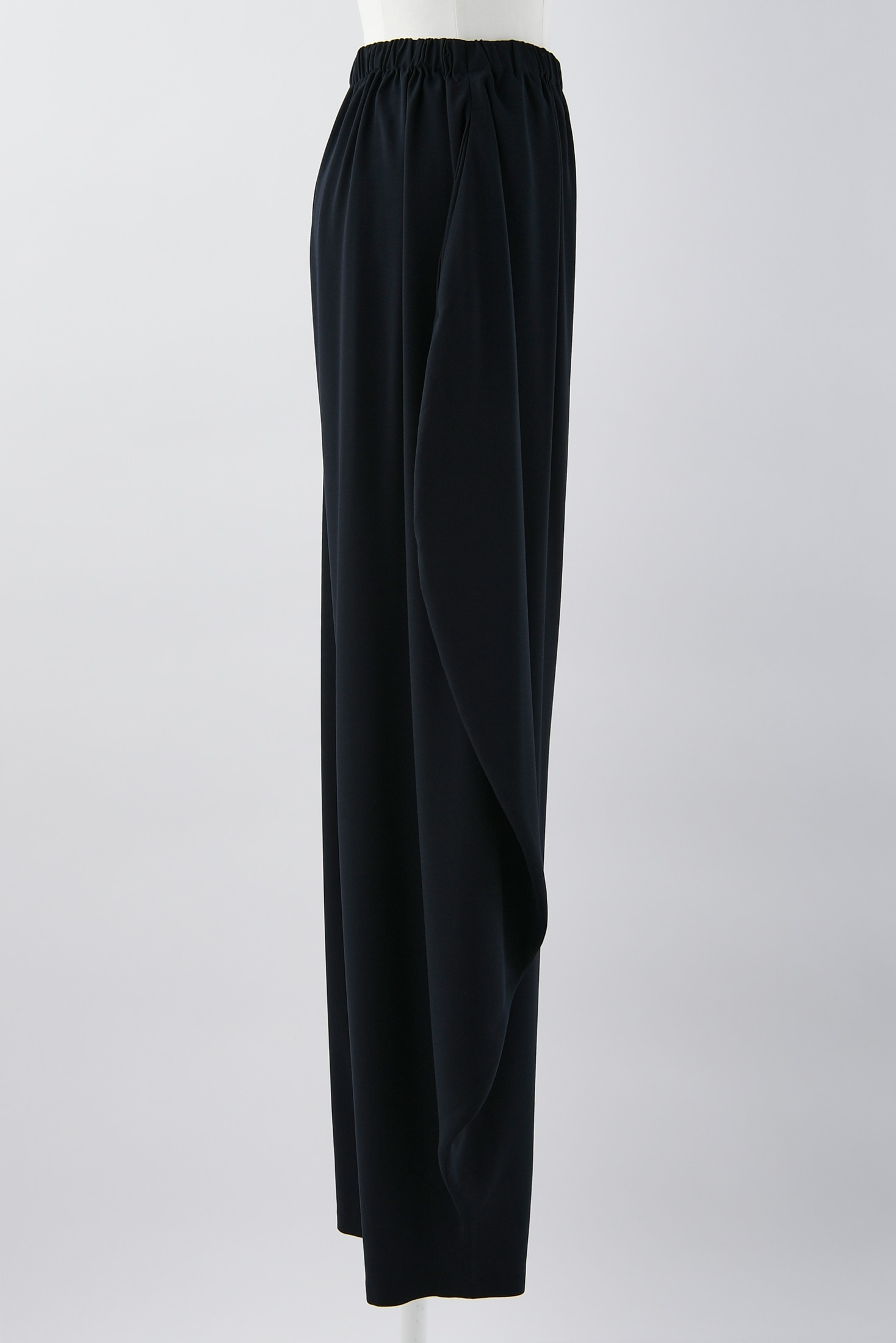 ENFOLD CIRCLE DRAPE PANTS - カジュアルパンツ