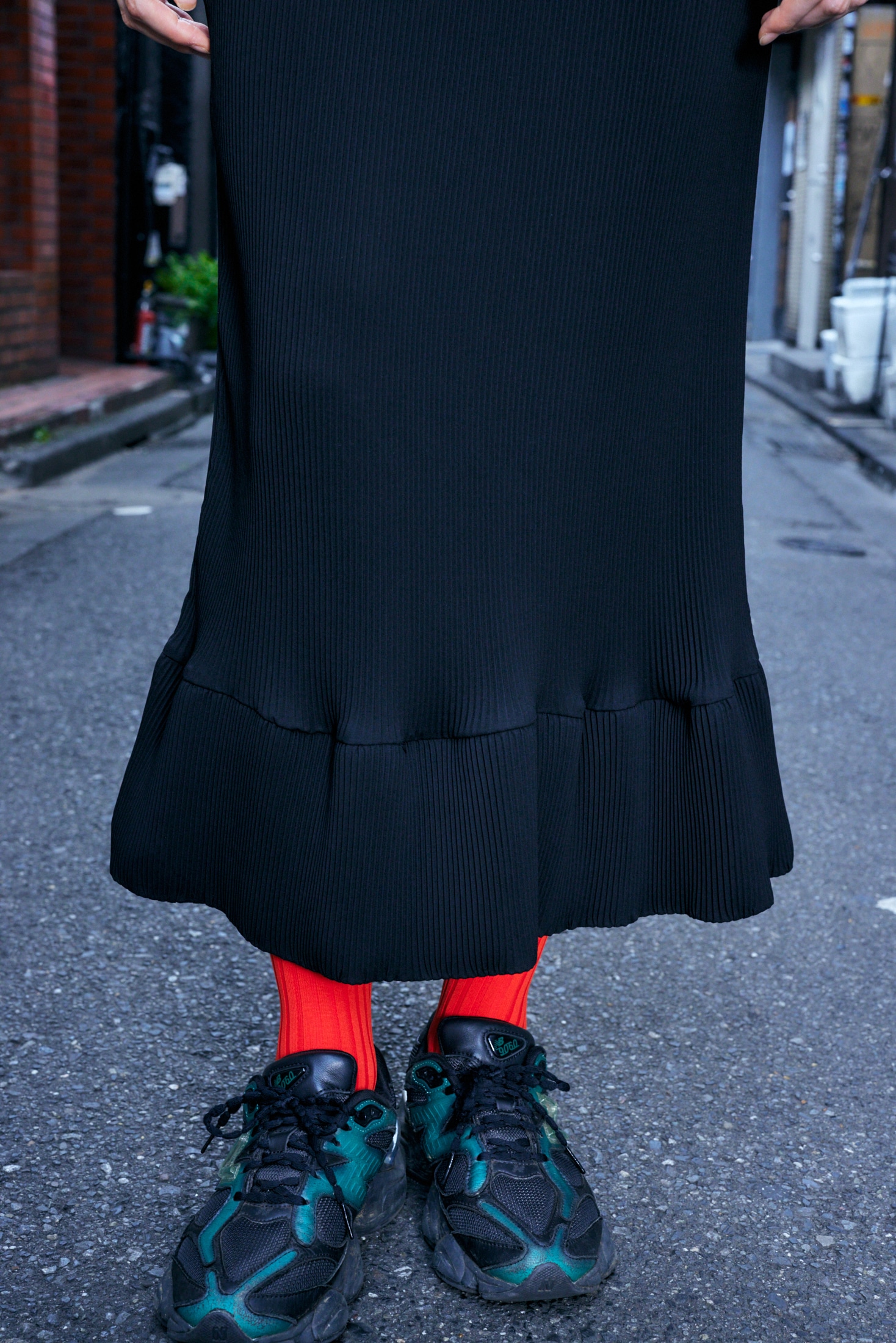 PLEAT WAVE SKIRT