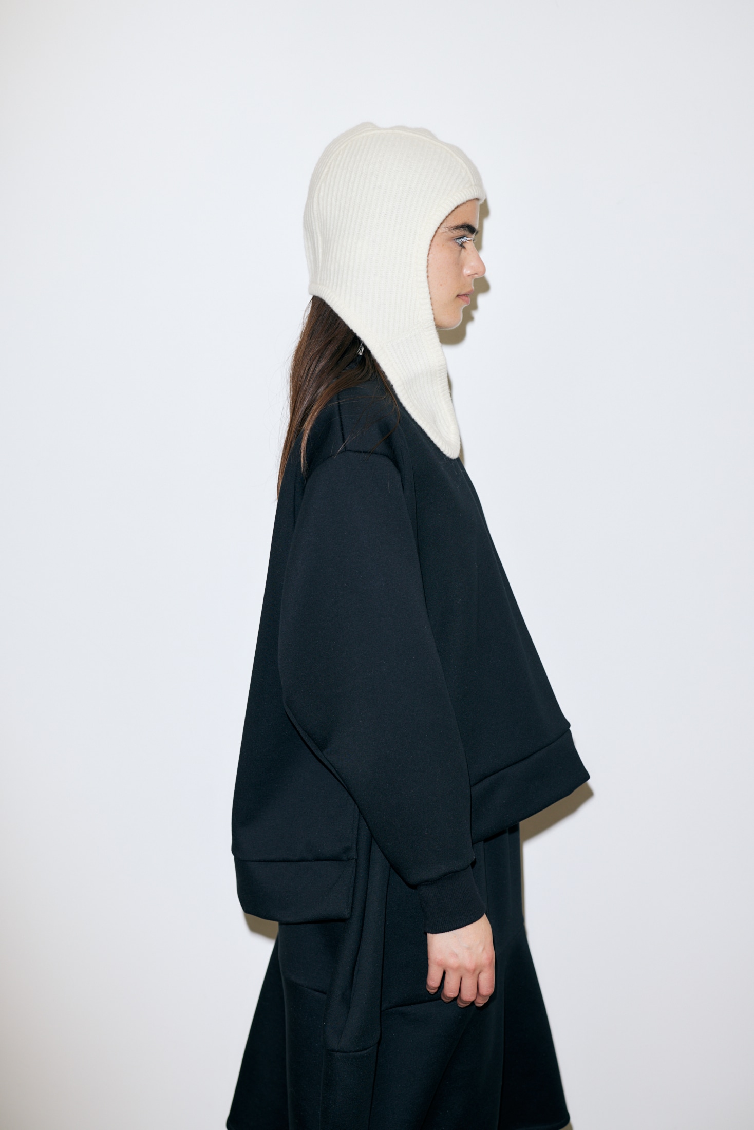 layered-neck pullover｜M｜WHT｜cut and sewn｜någonstans official ...