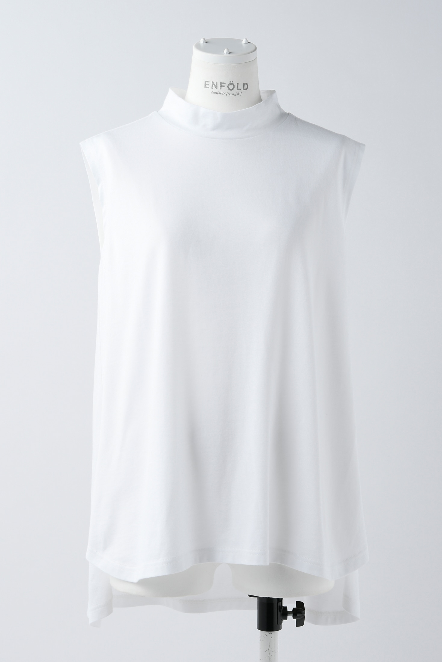 STAND-NECK SLEEVELESS TOPS