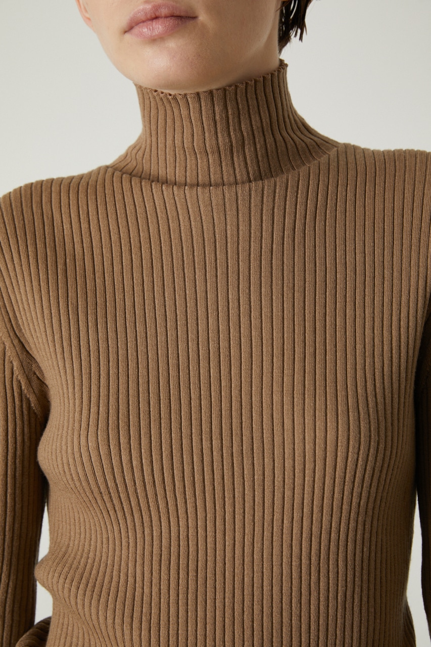 Metal button highneck knit