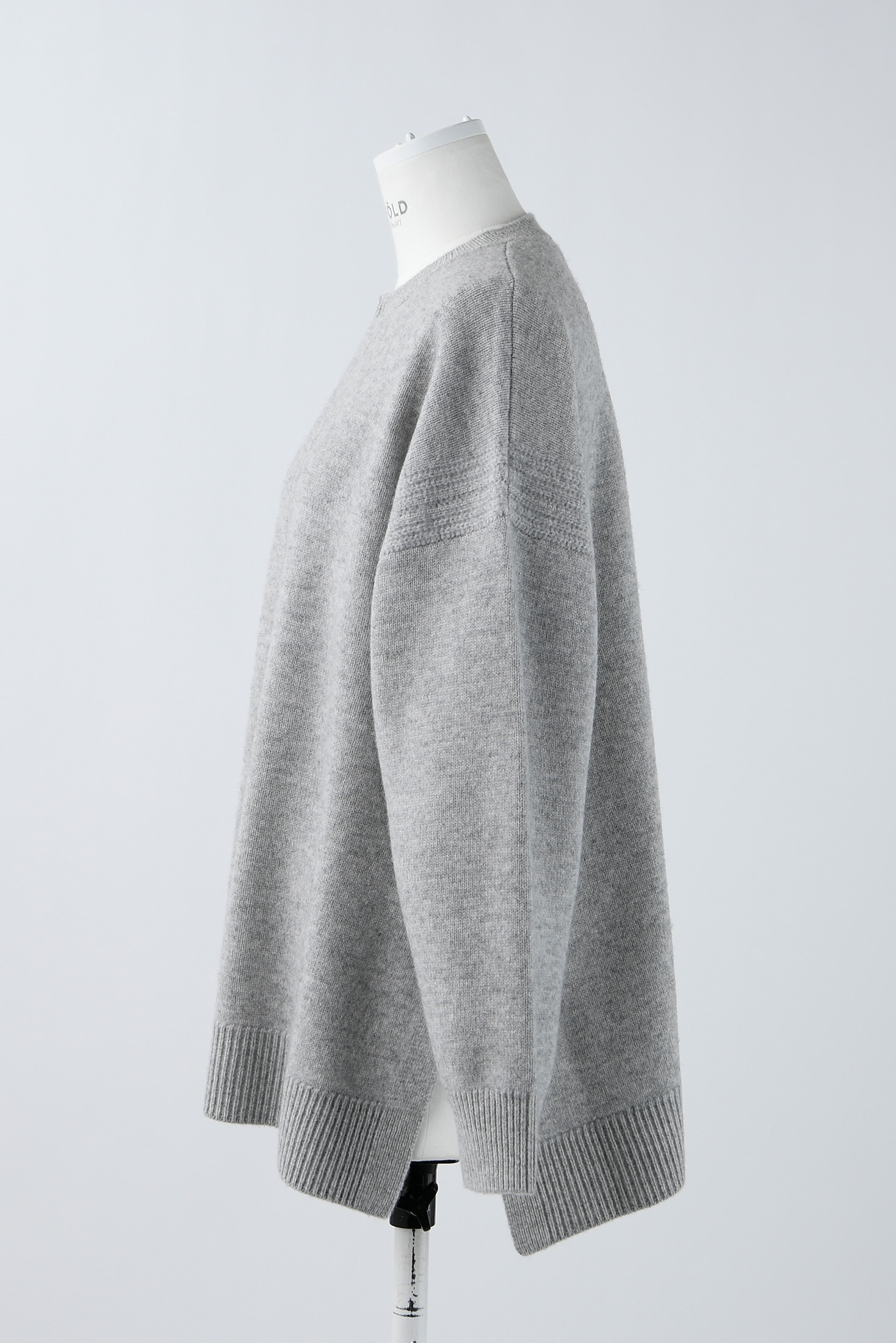 KEY-NECK PULLOVER