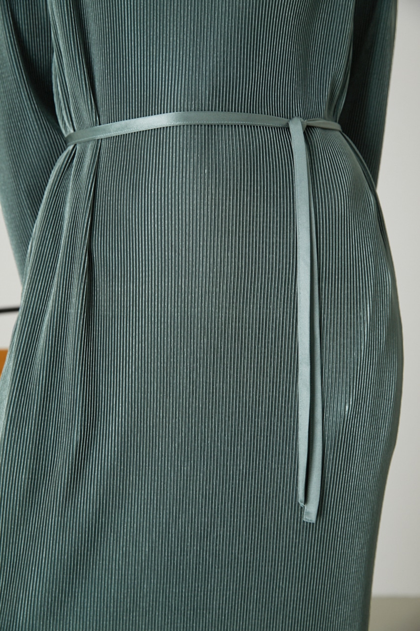 Pleats shoulder padded OP