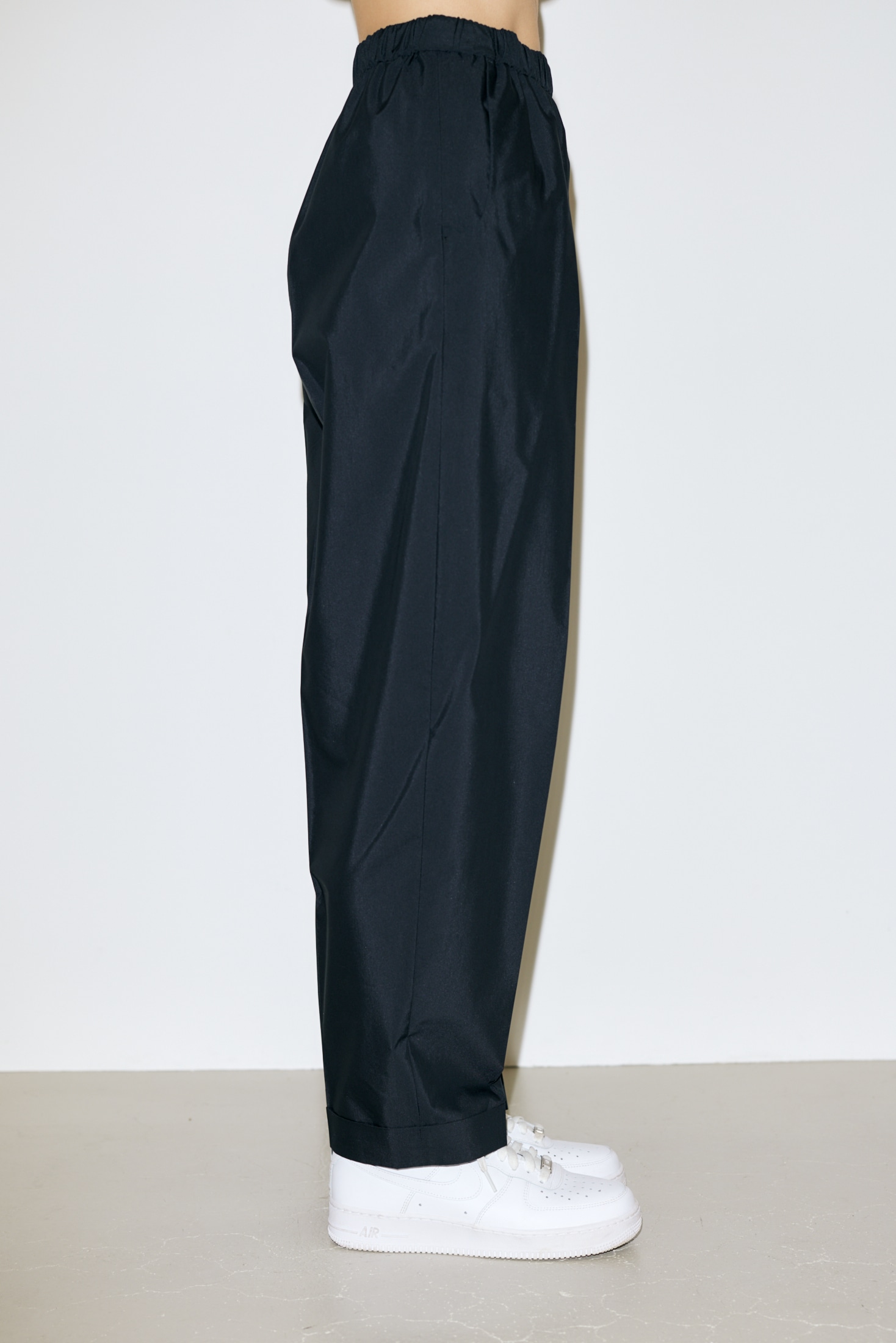 roll-up elastic tapered pants