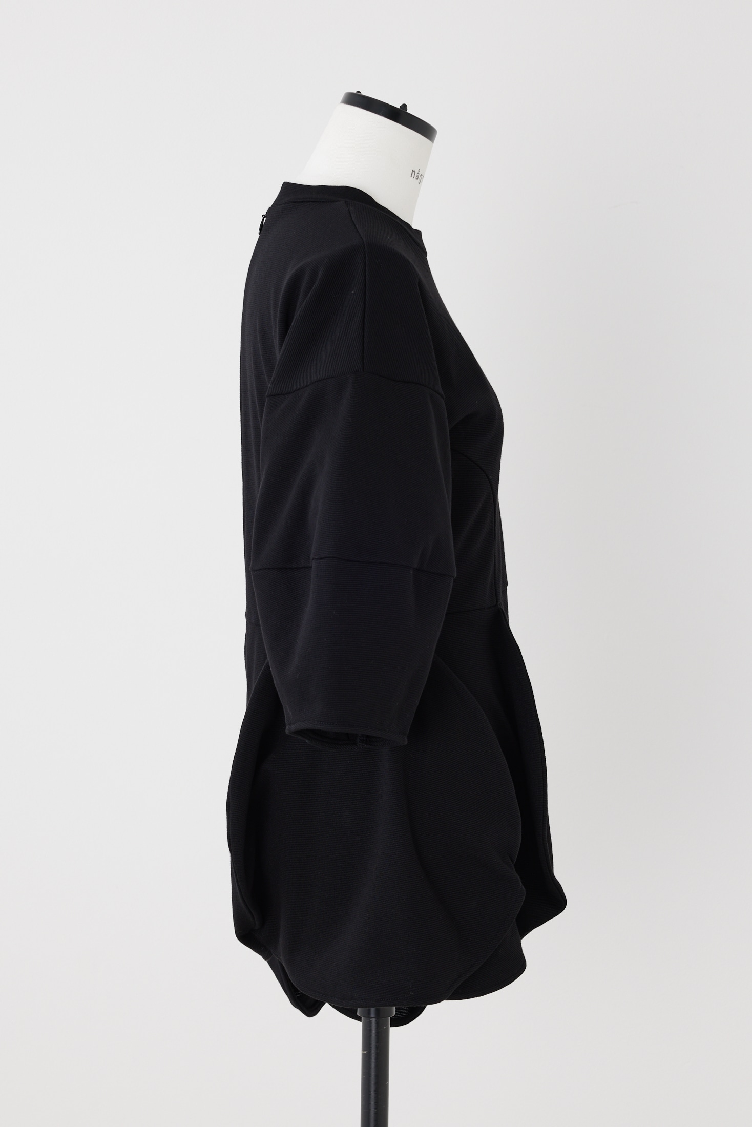 asymmetry circle tops｜M｜BLK｜cut and sewn｜någonstans official