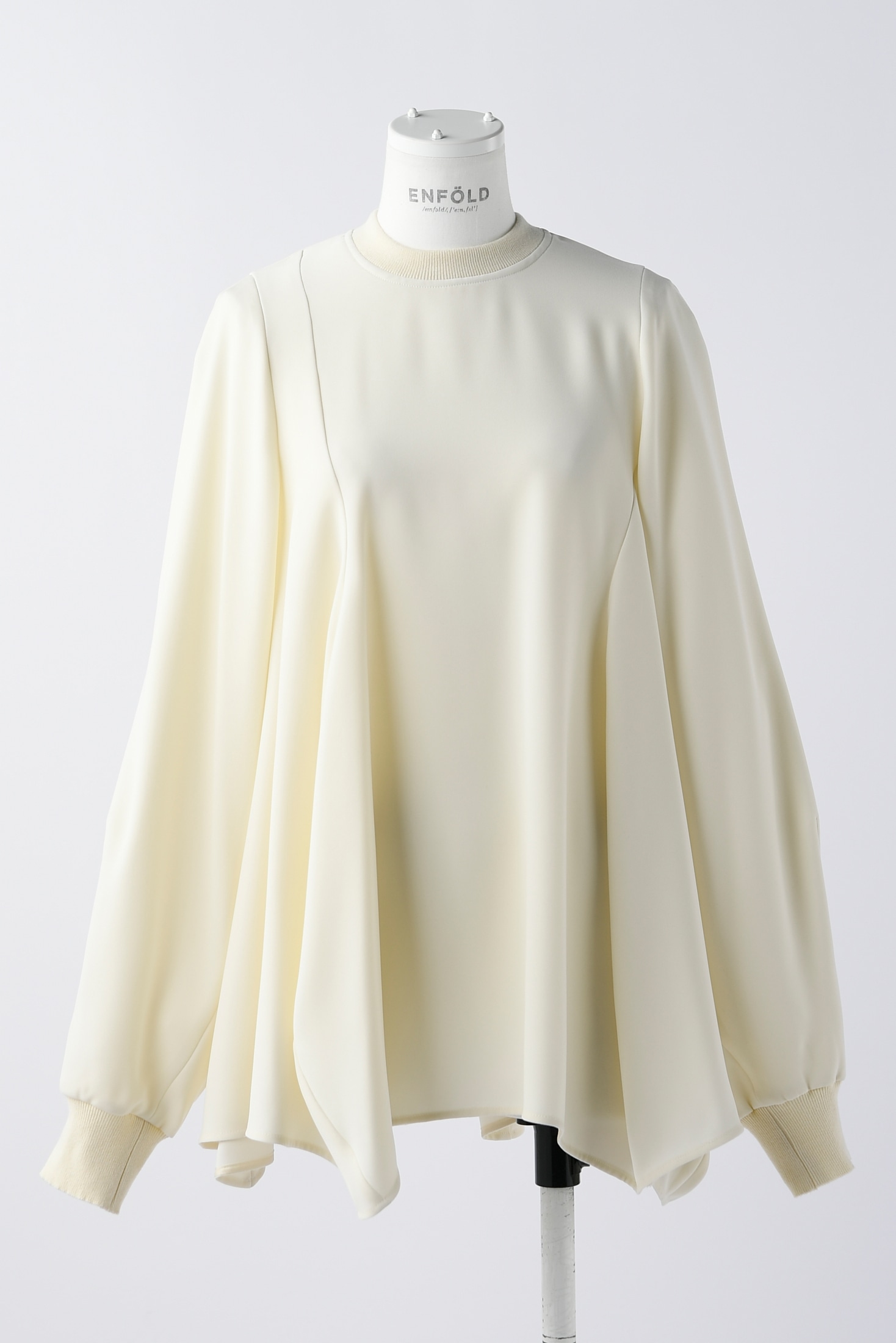 今季完売品☆ENFOLD☆ CURVE-DRAPE PULLOVER ECRU-