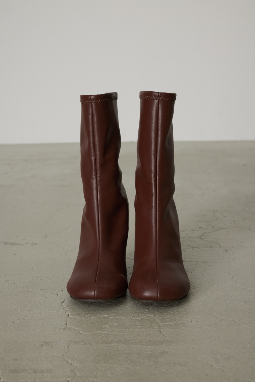 Rounded stretch boots