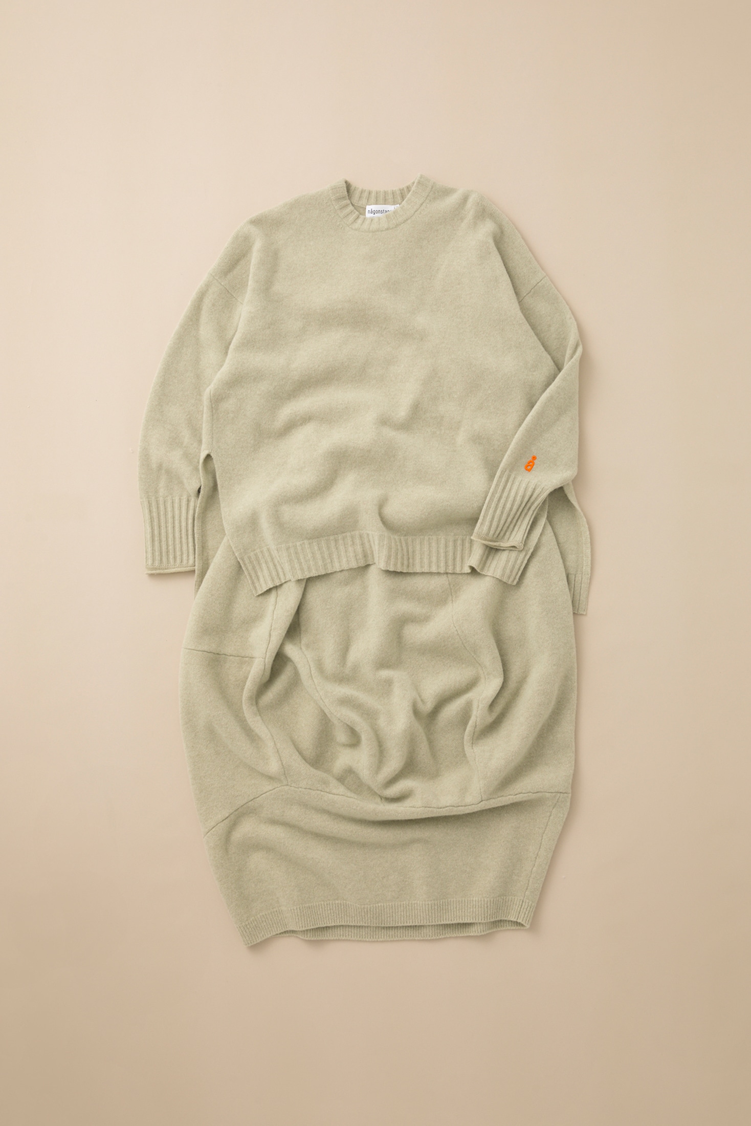 box crew-neck pullover