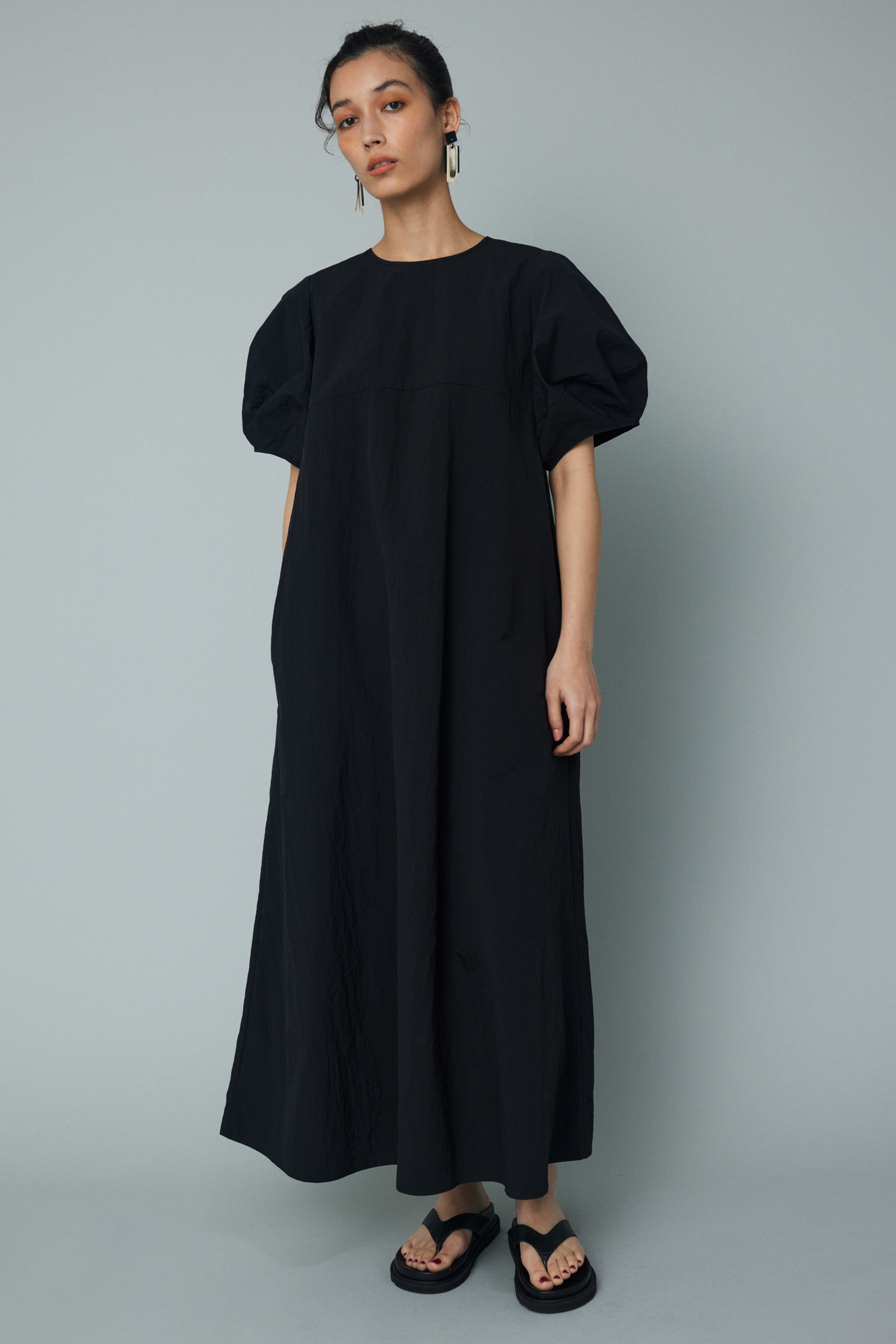 Volume sleeve dress