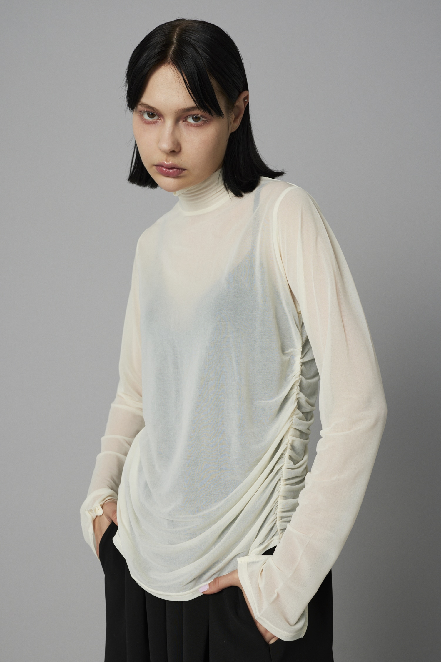 本社STAFFのSheer mellow high neck top