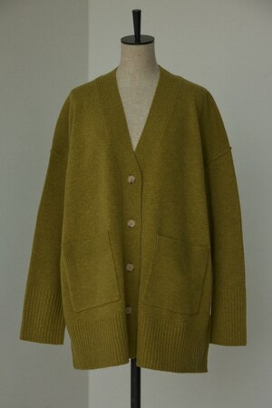 loose outlinking cardigan