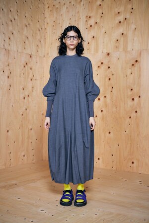 CURVE-SLEEVE ASYMMETRY-DRESS