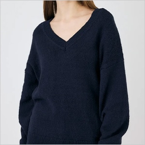 Vネックトップス